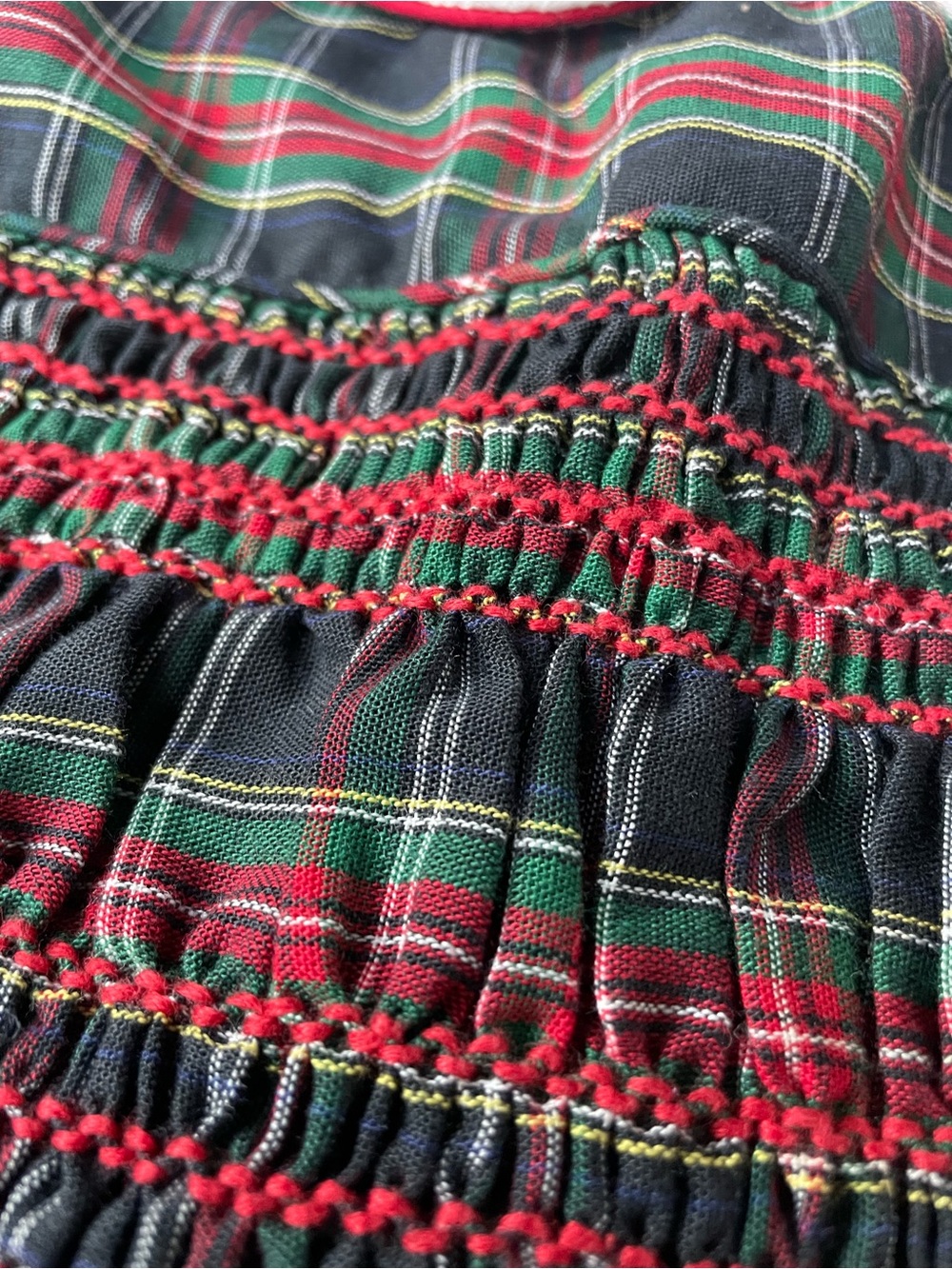 Girls Plaid Smocked Dress with Peter Pan Collar - Green Red Black Sz 7 - Picture 2 of 3